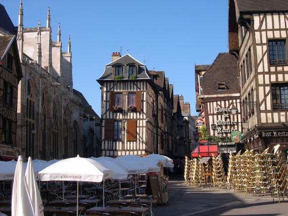  Maisons à pans de bois (place de l'Hôtel de Ville)
